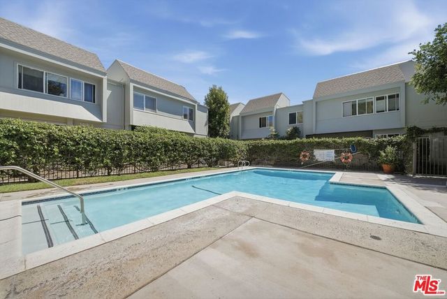 2520 Arizona Avenue 8, Santa Monica, CA 90404