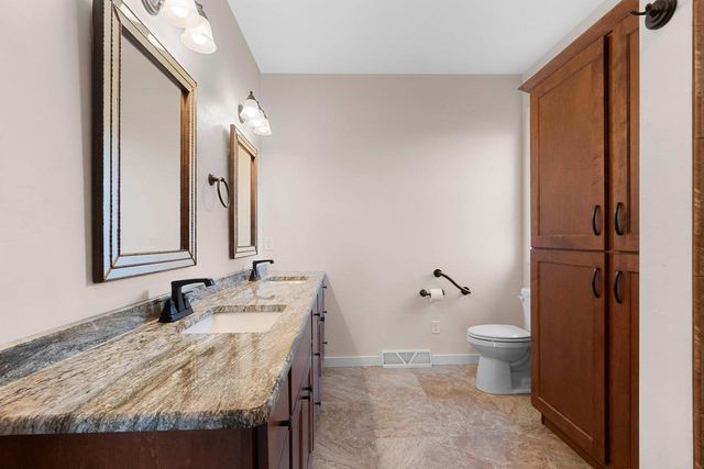 4884 WYLD BERRY WAY, Hobart, WI 54155