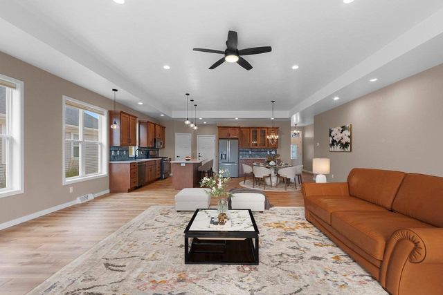 4884 WYLD BERRY WAY, Hobart, WI 54155