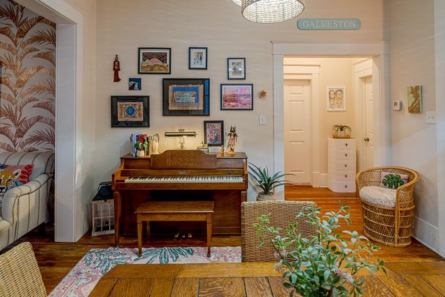 3609 Avenue O, Galveston, TX 77550