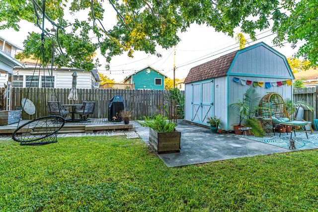 3609 Avenue O, Galveston, TX 77550