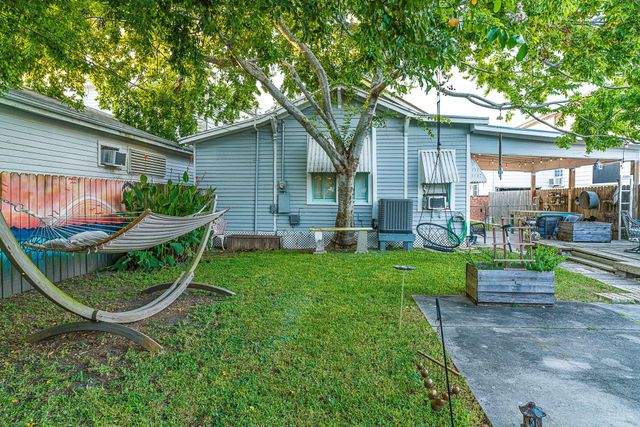 3609 Avenue O, Galveston, TX 77550