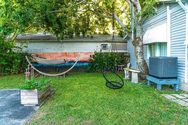 3609 Avenue O, Galveston, TX 77550