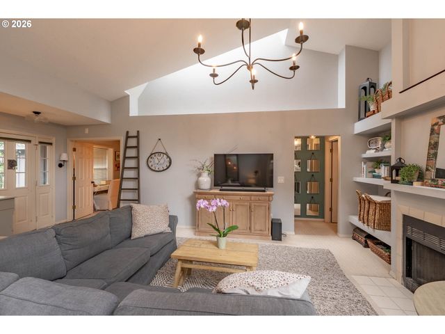 7666 Sw AFTON Ln, Portland, OR 97224
