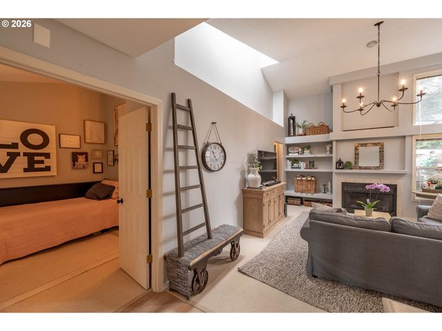 7666 Sw AFTON Ln, Portland, OR 97224
