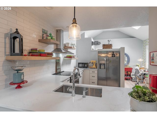 7666 Sw AFTON Ln, Portland, OR 97224