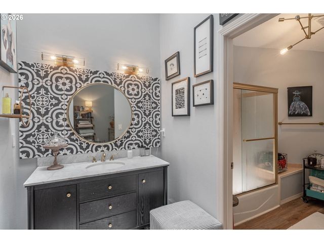 7666 Sw AFTON Ln, Portland, OR 97224