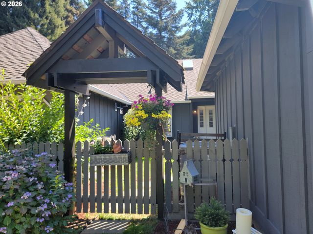 7666 Sw AFTON Ln, Portland, OR 97224