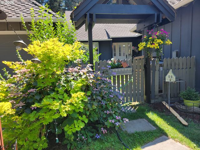 7666 Sw AFTON Ln, Portland, OR 97224