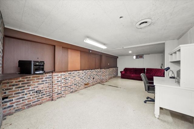 84 E Rickard Drive, Oswego, IL 60543