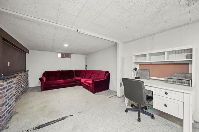 84 E Rickard Drive, Oswego, IL 60543