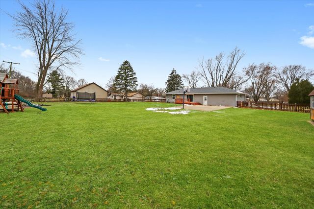 84 E Rickard Drive, Oswego, IL 60543