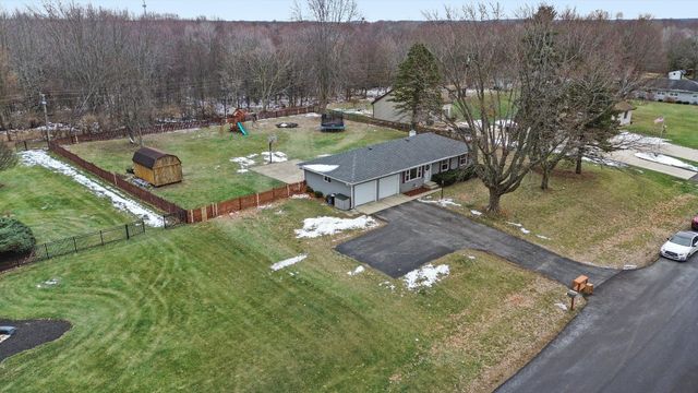 84 E Rickard Drive, Oswego, IL 60543