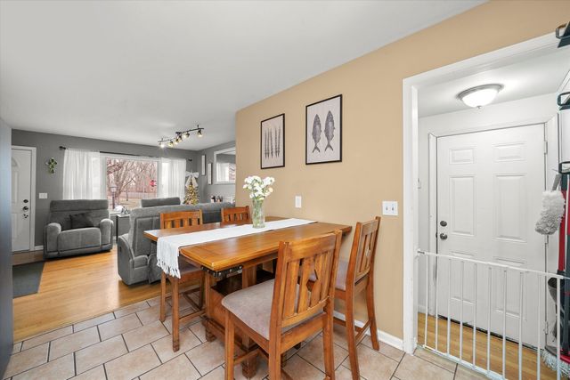 84 E Rickard Drive, Oswego, IL 60543