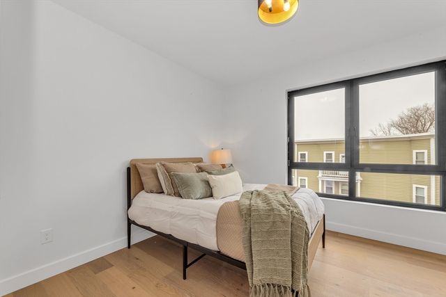 3992 Washington St 204, Boston, MA 02131