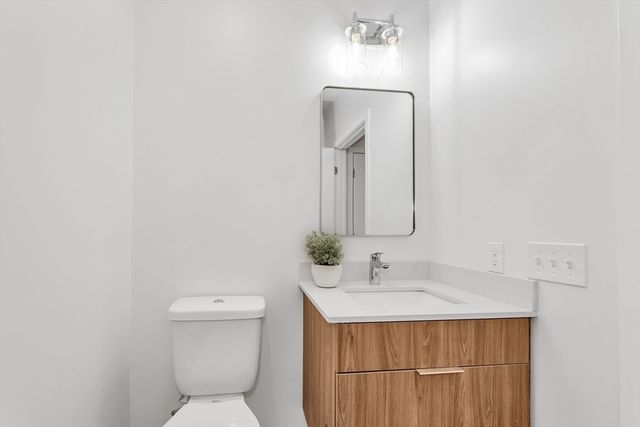 3992 Washington St 204, Boston, MA 02131