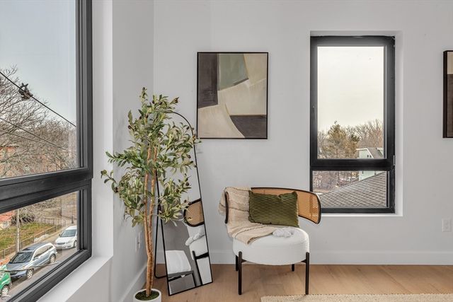 3992 Washington St 204, Boston, MA 02131
