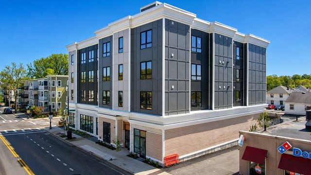 3992 Washington St 204, Boston, MA 02131