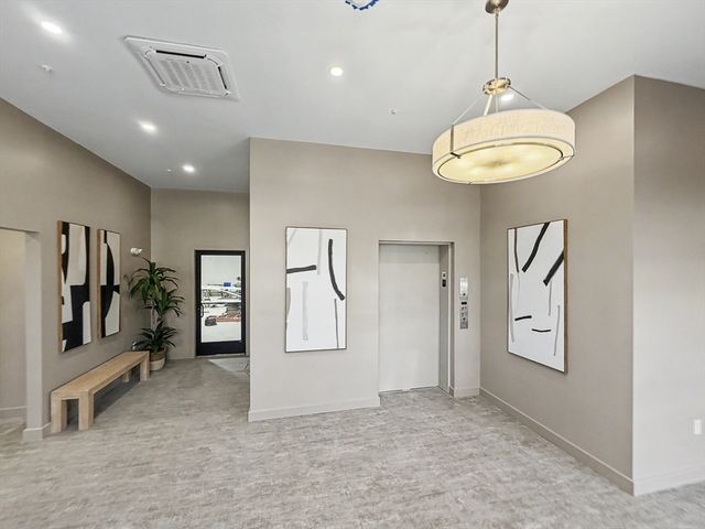 3992 Washington St 204, Boston, MA 02131