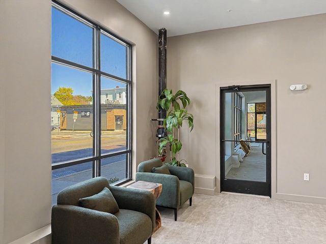 3992 Washington St 204, Boston, MA 02131