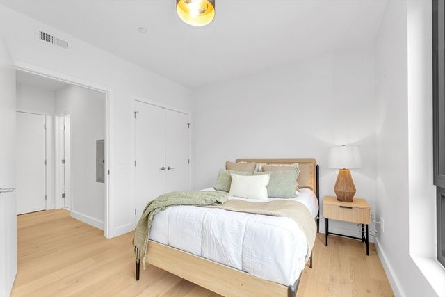 3992 Washington St 204, Boston, MA 02131