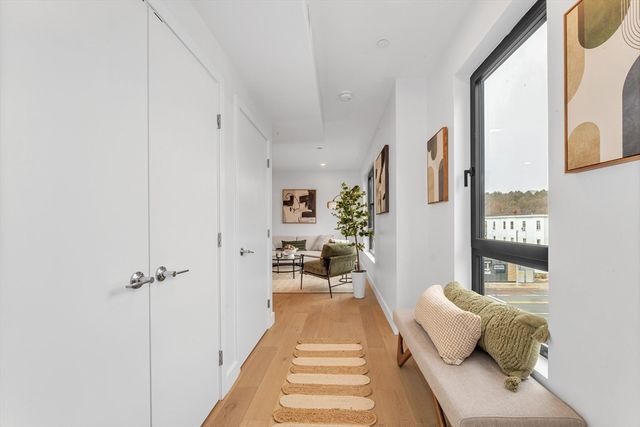 3992 Washington St 204, Boston, MA 02131