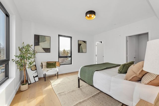 3992 Washington St 204, Boston, MA 02131