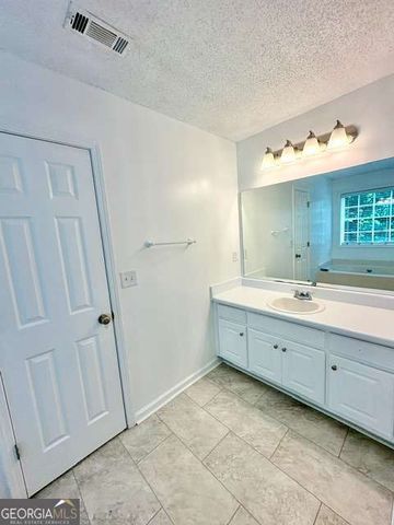 5374 Crown Oaks Drive, Lula, GA 30554