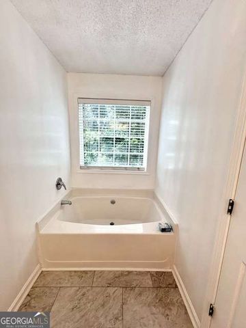 5374 Crown Oaks Drive, Lula, GA 30554