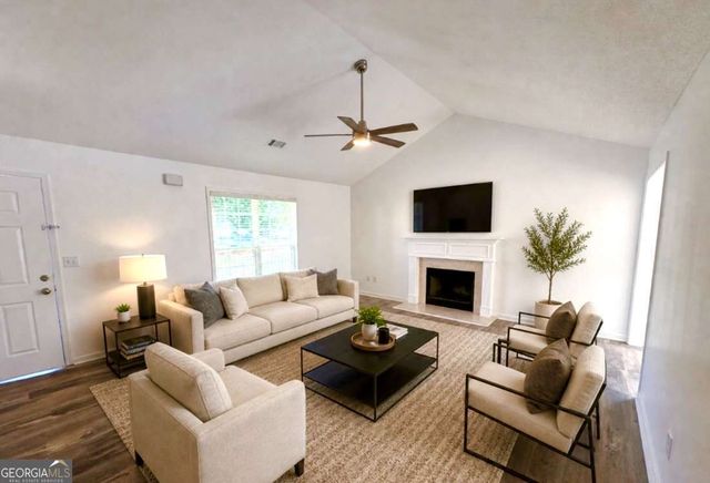 5374 Crown Oaks Drive, Lula, GA 30554