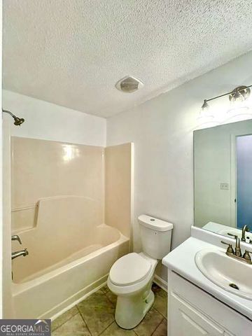 5374 Crown Oaks Drive, Lula, GA 30554