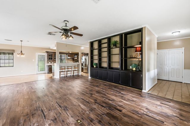 1623 Green Briar Drive, Huntsville, TX 77340