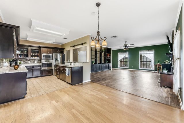 1623 Green Briar Drive, Huntsville, TX 77340