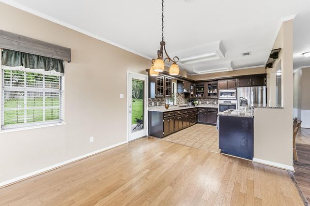 1623 Green Briar Drive, Huntsville, TX 77340