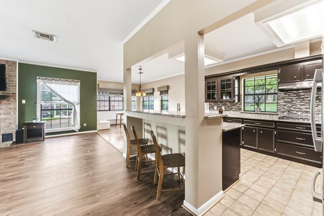 1623 Green Briar Drive, Huntsville, TX 77340