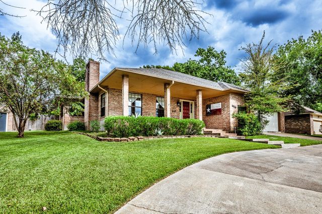 1623 Green Briar Drive, Huntsville, TX 77340