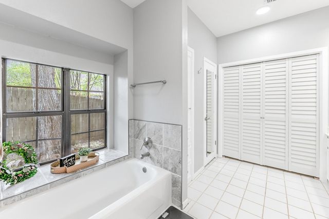 1623 Green Briar Drive, Huntsville, TX 77340