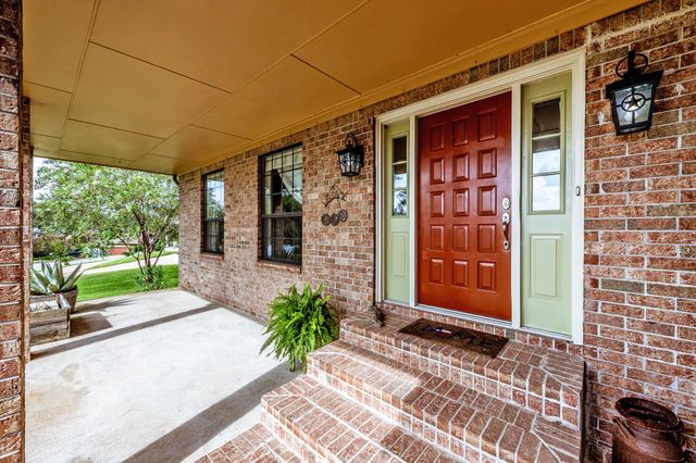1623 Green Briar Drive, Huntsville, TX 77340