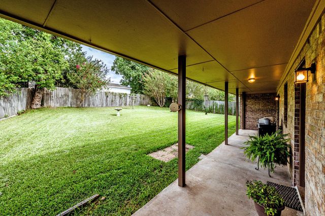 1623 Green Briar Drive, Huntsville, TX 77340