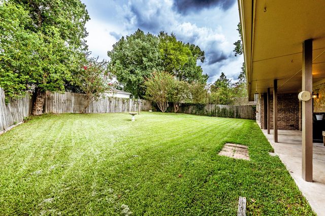 1623 Green Briar Drive, Huntsville, TX 77340