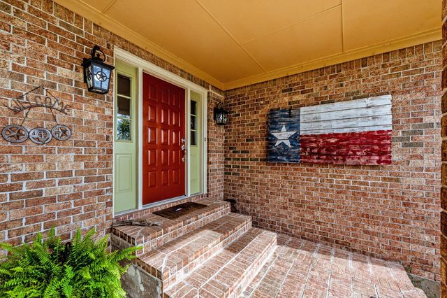 1623 Green Briar Drive, Huntsville, TX 77340