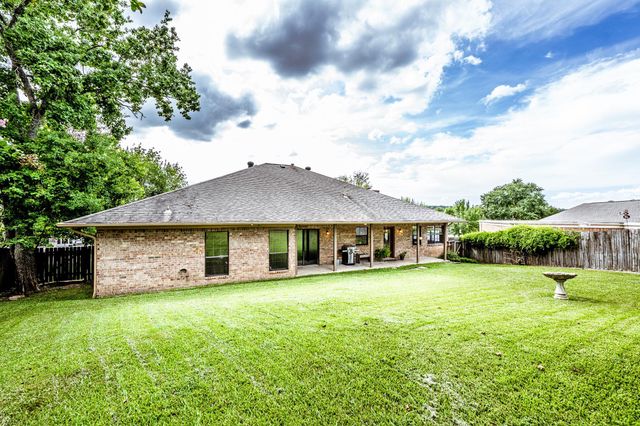 1623 Green Briar Drive, Huntsville, TX 77340