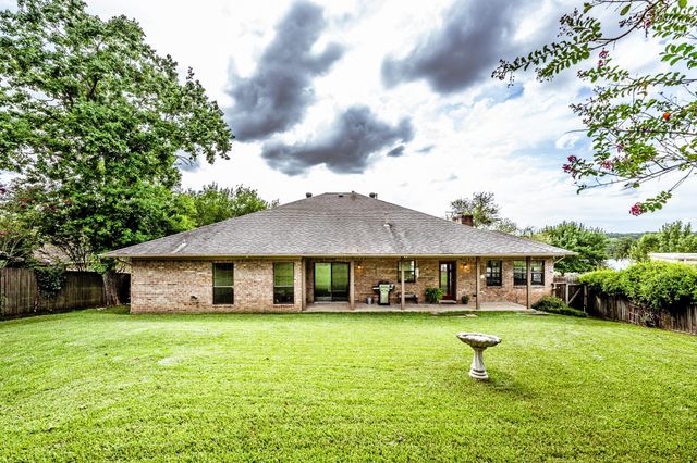 1623 Green Briar Drive, Huntsville, TX 77340