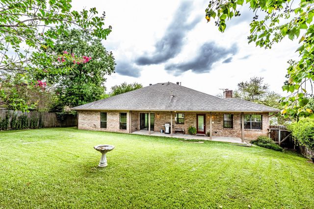 1623 Green Briar Drive, Huntsville, TX 77340