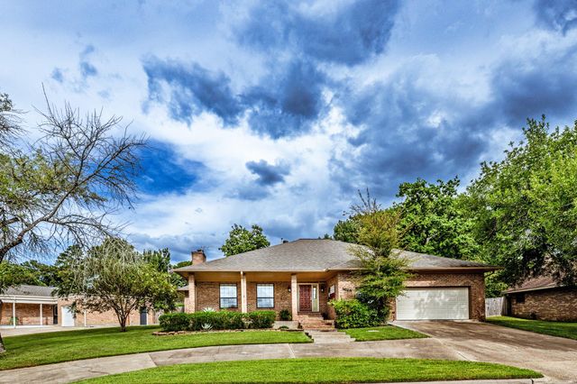 1623 Green Briar Drive, Huntsville, TX 77340