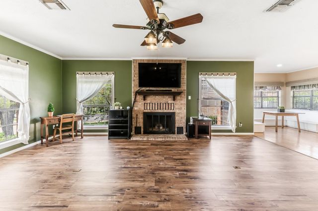 1623 Green Briar Drive, Huntsville, TX 77340