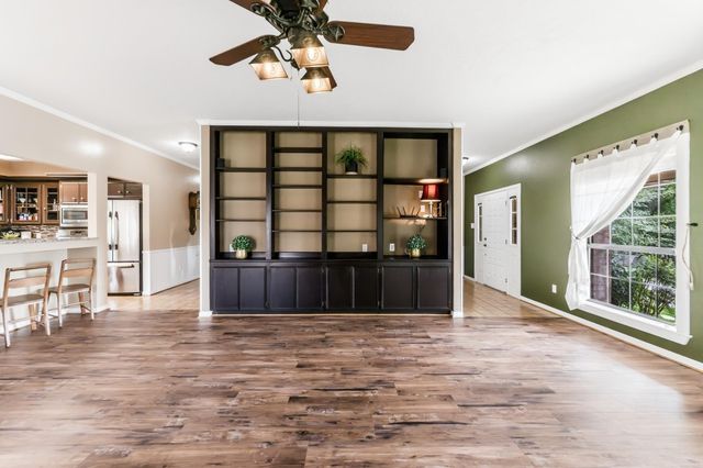 1623 Green Briar Drive, Huntsville, TX 77340