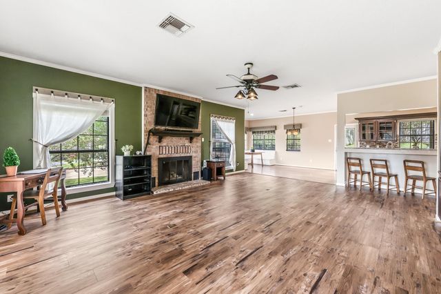 1623 Green Briar Drive, Huntsville, TX 77340