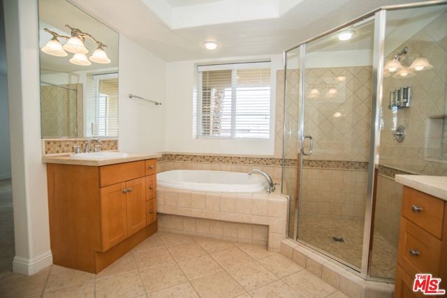 5831 Seawalk Drive 221, Los Angeles, CA 90094