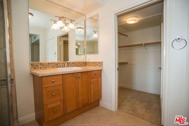 5831 Seawalk Drive 221, Los Angeles, CA 90094